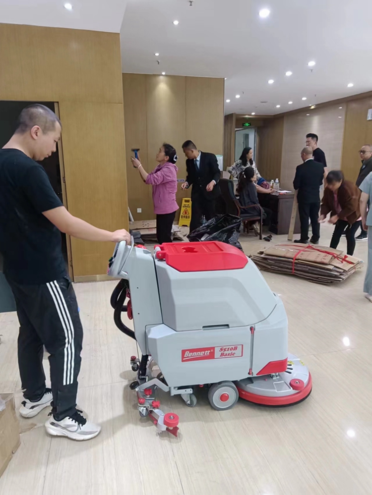 手推式洗地机在商业场所和写字楼的优点—云南昆明九游会清洁设备